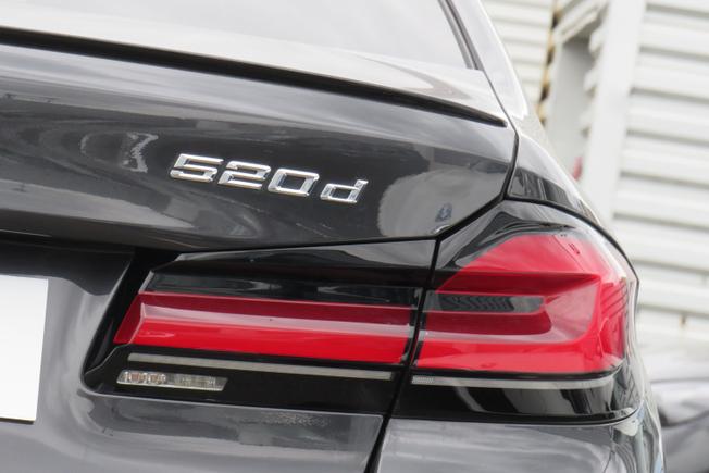 BMW 5 Series Photo 36