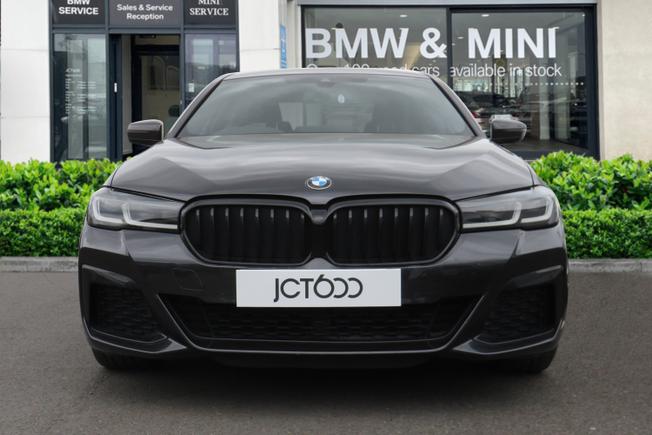 BMW 5 Series Photo 4