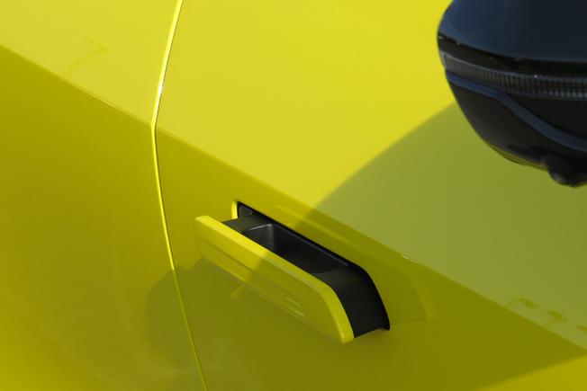 LOTUS Eletre Photo 12