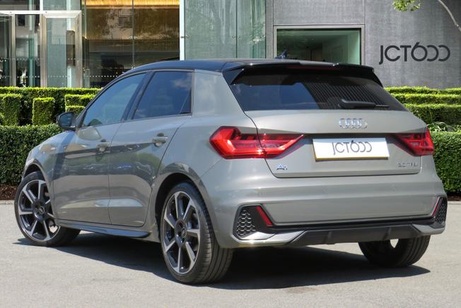 AUDI A1 Photo 2