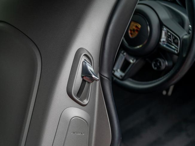 PORSCHE 911 Photo 16