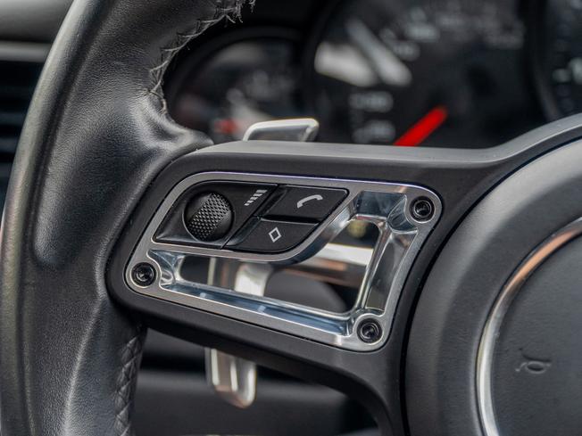 PORSCHE 911 Photo 18