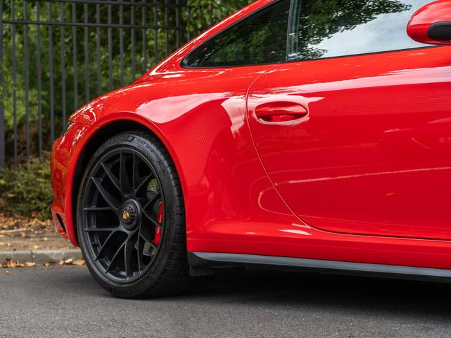 PORSCHE 911 Photo 37