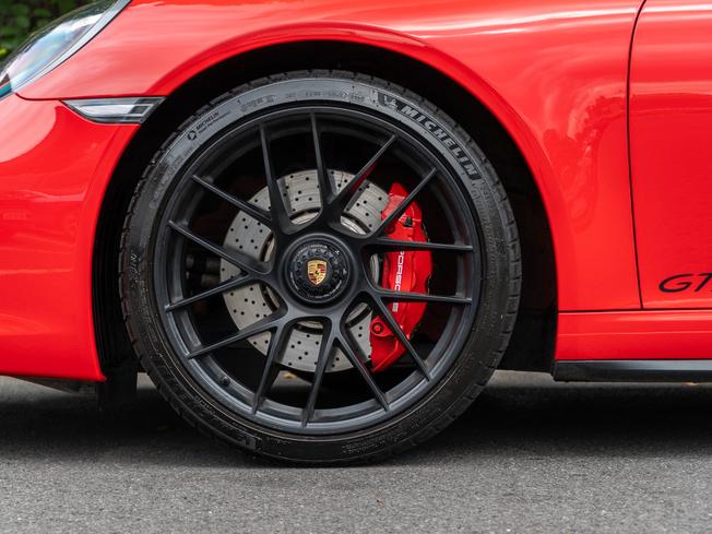 PORSCHE 911 Photo 4