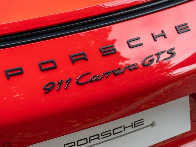 PORSCHE 911 Photo 42