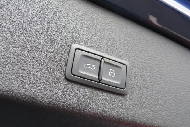 AUDI e-tron Photo 10