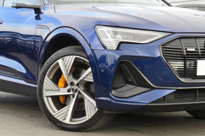 AUDI e-tron Photo 11