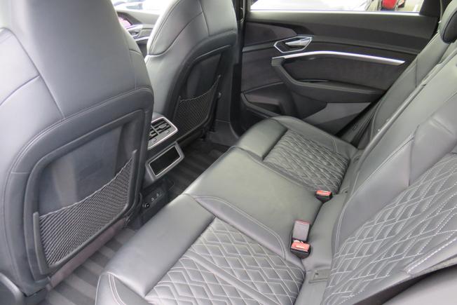 AUDI e-tron Photo 19
