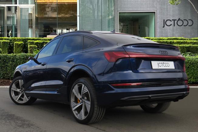 AUDI e-tron Photo 2