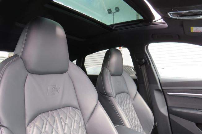 AUDI e-tron Photo 26