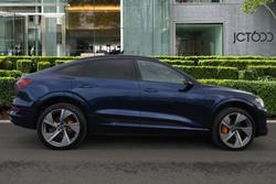 AUDI e-tron Photo 3