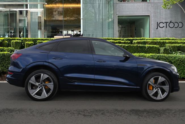 AUDI e-tron Photo 3