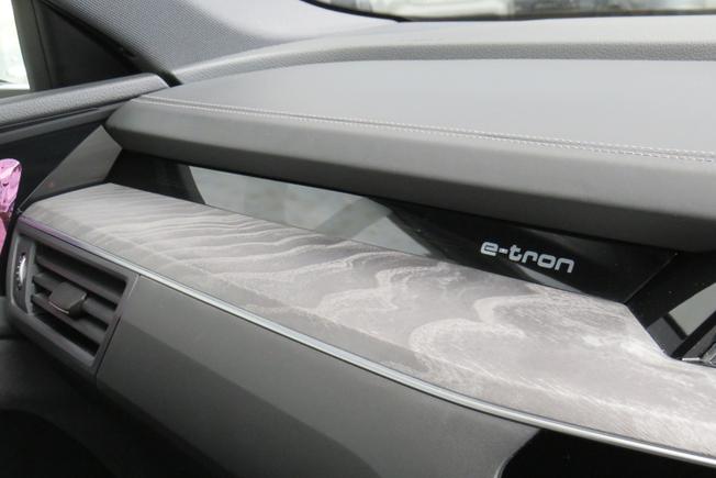 AUDI e-tron Photo 31