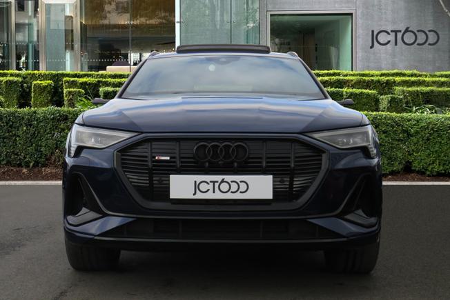 AUDI e-tron Photo 4