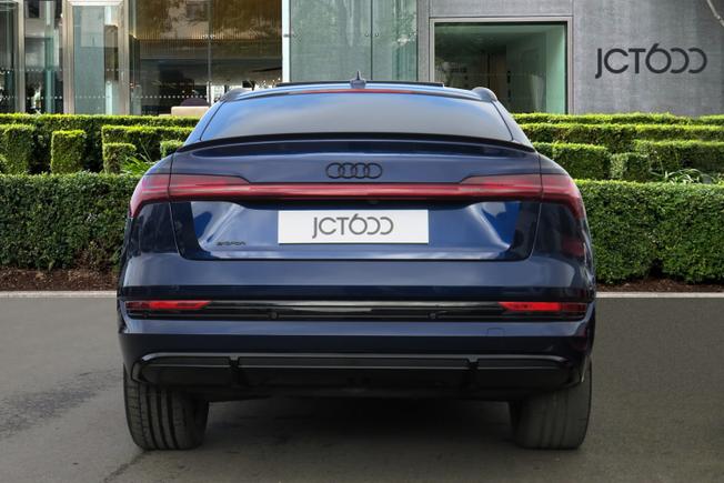 AUDI e-tron Photo 5