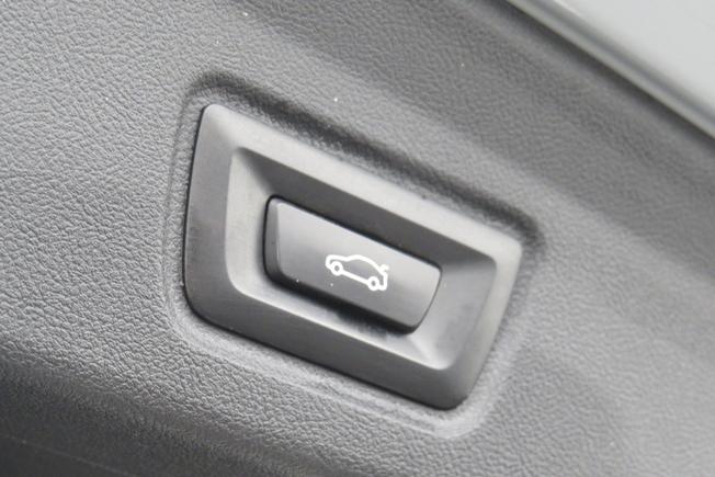 BMW I4 Photo 18
