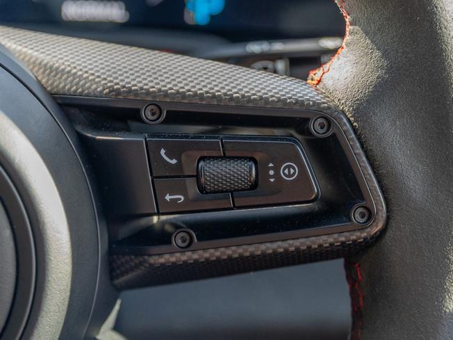 PORSCHE Taycan Photo 18