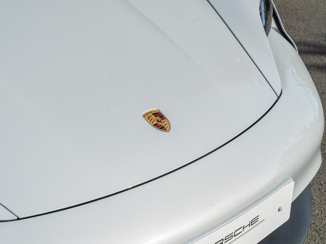 PORSCHE Taycan Photo 31