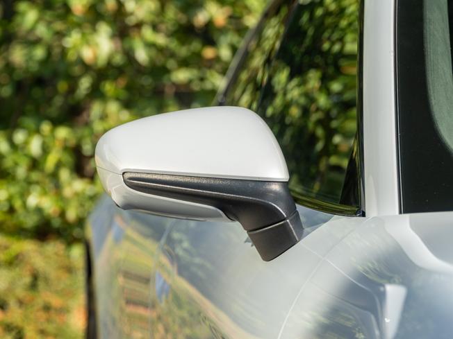 PORSCHE Taycan Photo 32