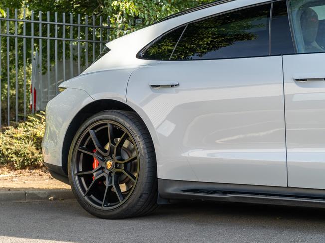 PORSCHE Taycan Photo 33