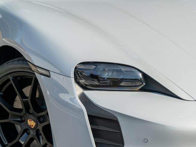 PORSCHE Taycan Photo 35