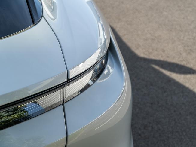PORSCHE Taycan Photo 36