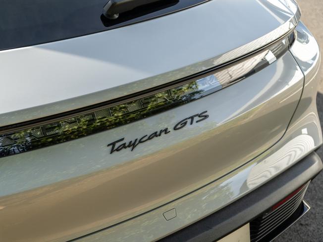 PORSCHE Taycan Photo 37