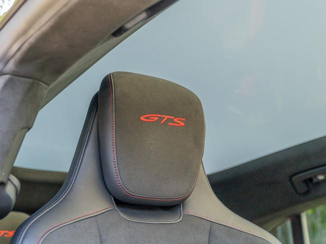 PORSCHE Taycan Photo 39