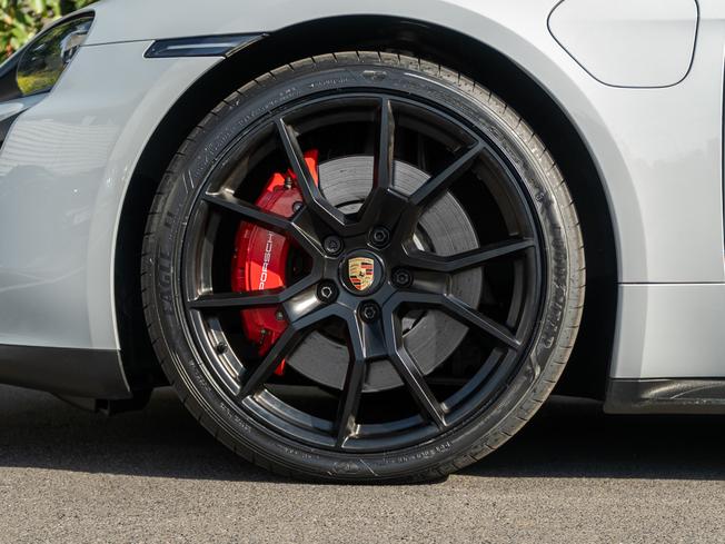 PORSCHE Taycan Photo 4