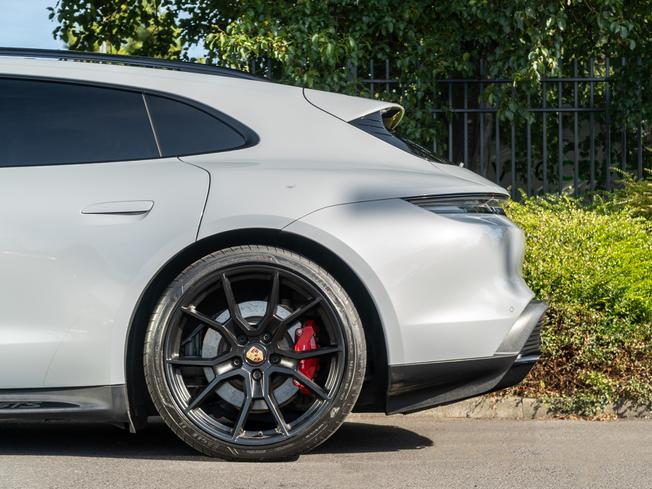 PORSCHE Taycan Photo 40