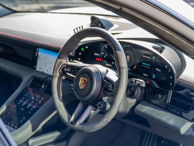 PORSCHE Taycan Photo 8