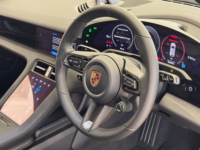 PORSCHE Taycan Photo 11
