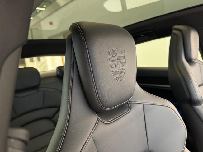 PORSCHE Taycan Photo 19