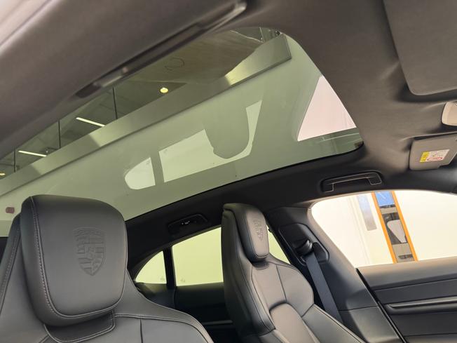 PORSCHE Taycan Photo 20
