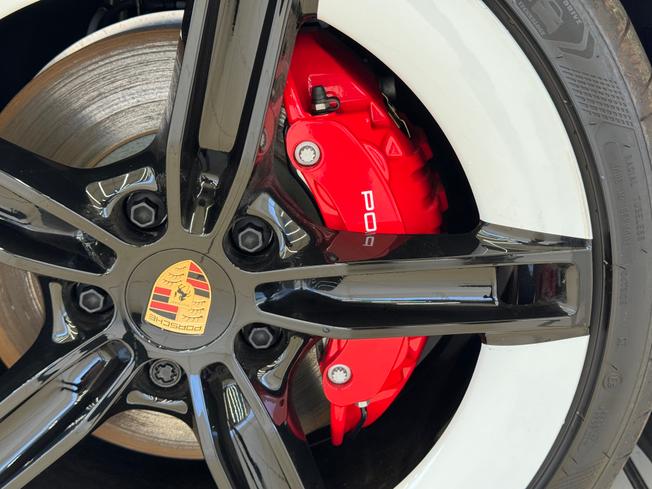 PORSCHE Taycan Photo 30
