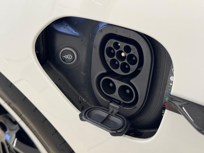 PORSCHE Taycan Photo 31