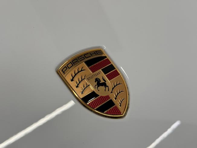 PORSCHE Taycan Photo 35