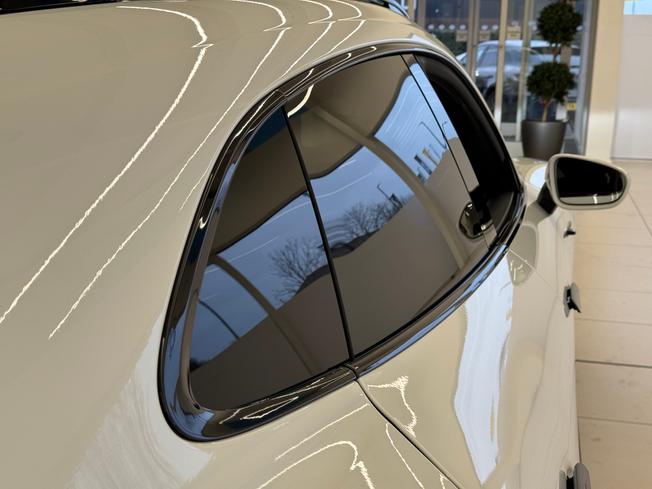 PORSCHE Taycan Photo 36