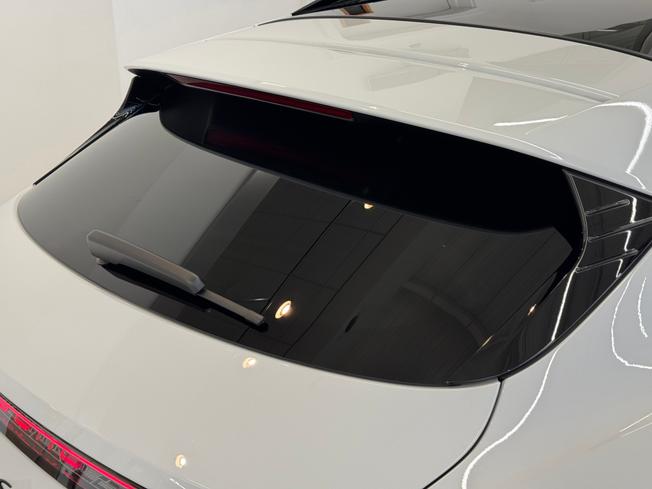 PORSCHE Taycan Photo 38