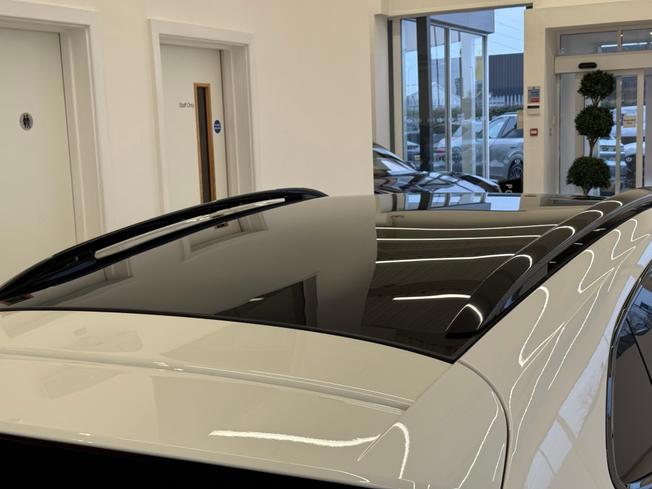PORSCHE Taycan Photo 39