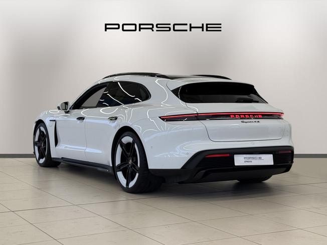 PORSCHE Taycan Photo 4