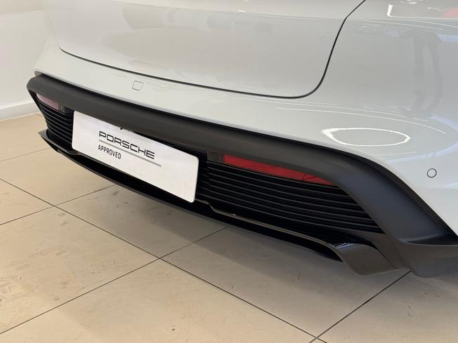 PORSCHE Taycan Photo 43