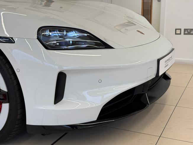 PORSCHE Taycan Photo 44
