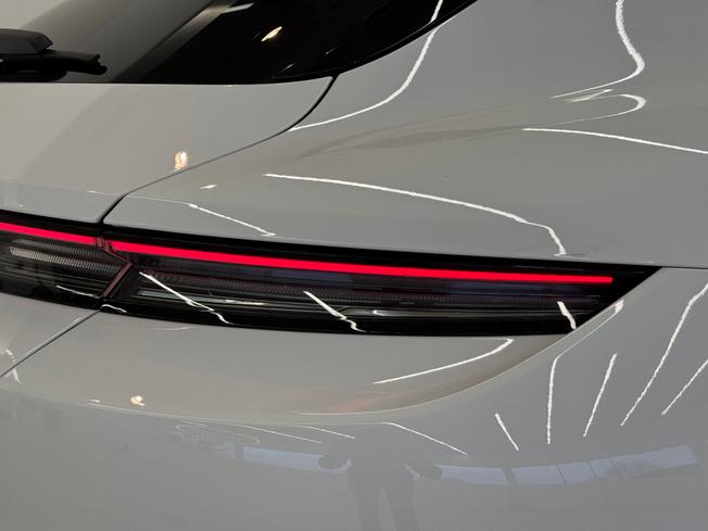 PORSCHE Taycan Photo 46