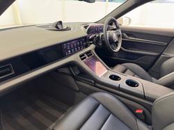 PORSCHE Taycan Photo 5
