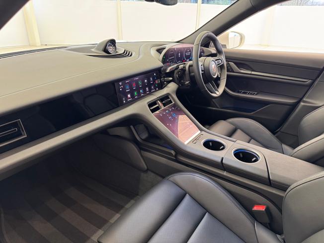 PORSCHE Taycan Photo 5