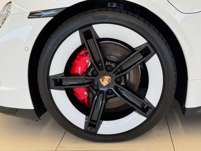 PORSCHE Taycan Photo 6