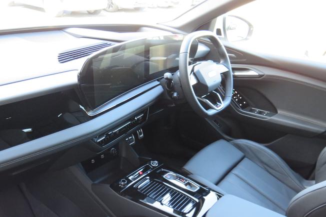 AUDI Q6 E-Tron Photo 33