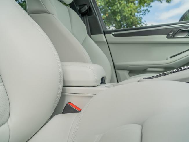 PORSCHE Macan Photo 13