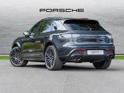 PORSCHE Macan Photo 2